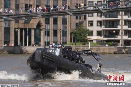 图为演习现场。