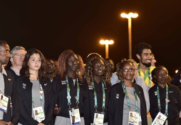 新华社照片，里约热内卢，2016年8月3日 
   （里约奥运会）（6）难民奥林匹克代表团举行升旗仪式
    8月3日，难民奥林匹克代表团成员参加升旗仪式。
    当日，奥运会历史上首次组建的难民奥林匹克代表团在里约奥运村举行升旗仪式。 
    新华社记者沈伯韩摄
