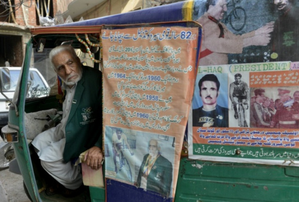 昔日奥运英雄沦为车夫