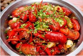 夏季小龙虾正当时 醋+盐清洗最彻底