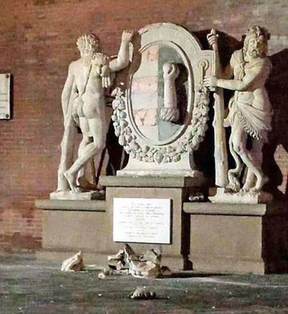 外媒盘点2015年奇葩游客行为 中国游客上榜