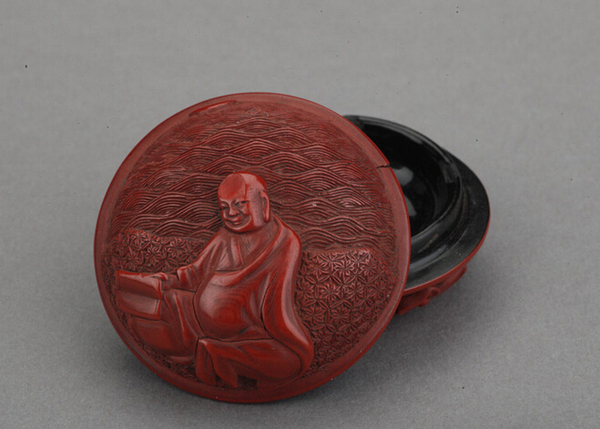 剔红人物纹圆盒