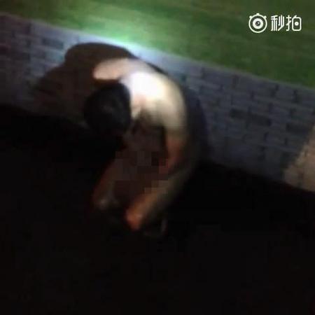 高中老师被裸体示众