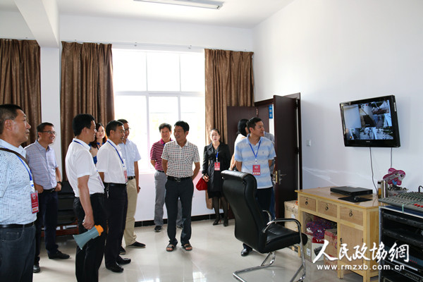 云南弥渡县政协视察“大喇叭·小广场”建设管理情况