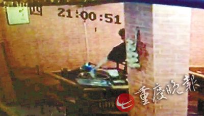 食客奇葩逃单术：吃完串偷偷把餐盘扔锅里（图）