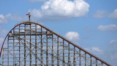 男孩从过山车上坠落 美国游乐场5天内发生4起事故