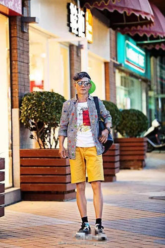 据悉，“放鹅爷爷”是在退休后，才创建了养鹅基地。