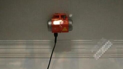 男子嫌楼上邻居吵闹 屋顶装振动马达对抗噪音