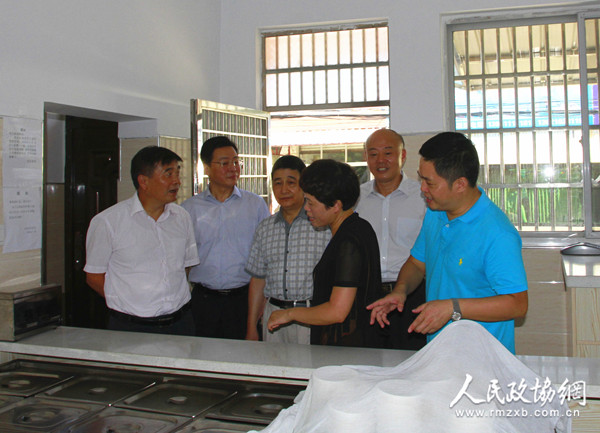 常州市金坛区政协组织视察养老事业发展