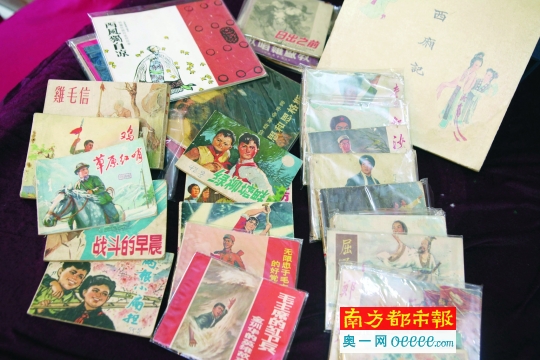 “连友”们收藏的小人书。


