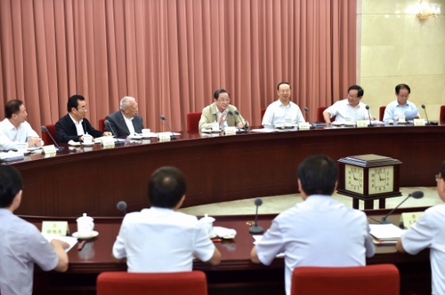 8月18日，全国政协在北京召开第54次双周协商座谈会，围绕“国际科技合作与大科学计划”建言献策。全国政协主席俞正声主持会议并讲话。