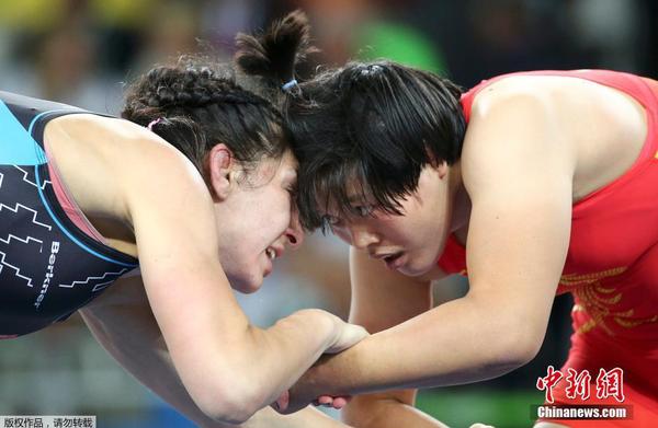 奥运摔跤女子自由式75公斤级张凤柳获铜牌2