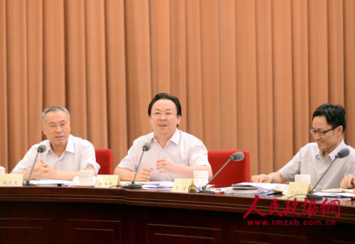 图③中科院副院长谭铁?；赜ξ狈⒀?。 本报记者 姜贵东 摄