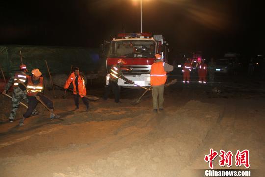 救援工作正在有序进行?！⊥粲?摄