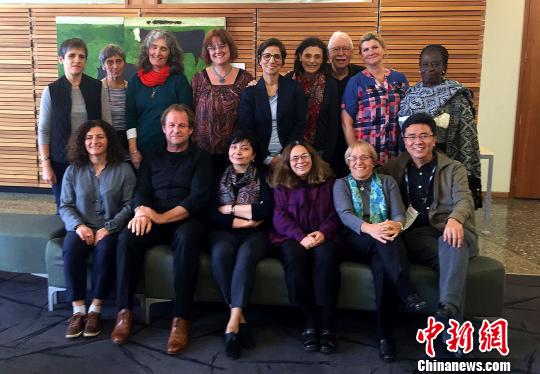 国际儿童读物联盟执委会合影?！±?摄