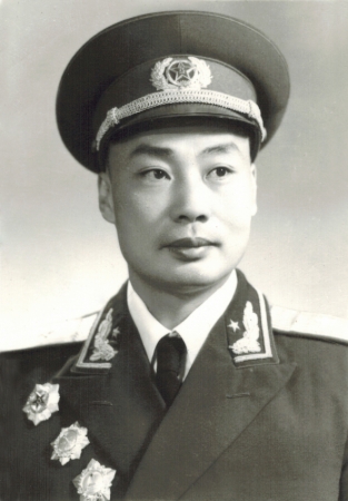 新华社照片，北京，2016年8月22日
    贾若瑜同志遗像
    新华社发