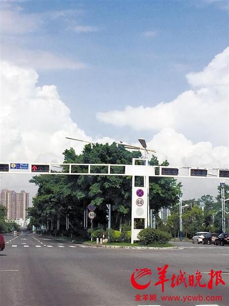 涉事路段亚运大道，路况较好，限速60公里的标识较清楚