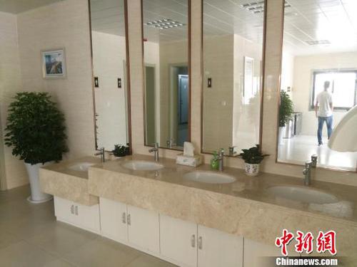 装饰一新的洗漱区。　刘林 摄