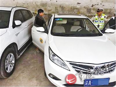 教练用私家车载3名女学员练车 被查称是老婆