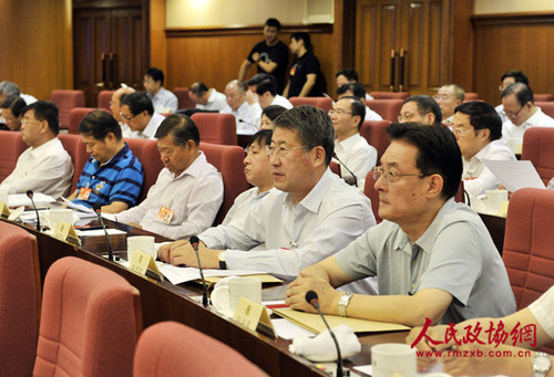 常委们认真听取刘延东作关于“促进社会主义文艺繁荣发展”的报告3