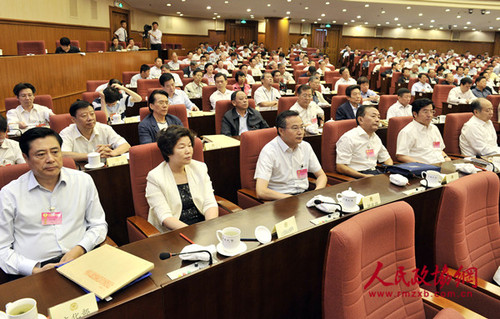 图为各部委领导列席政协十二届全国委员会常务委员会第十七次会议。