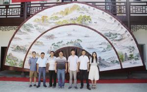 5.28米高近400斤重！绍兴现“巨无霸”折扇