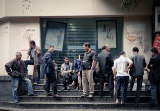 “棒棒”卸完货没打扫卫生 雇主以此为由要扣150元劳务费