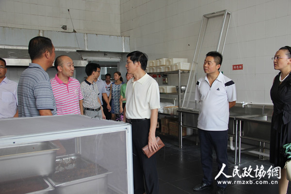 湖北竹溪县政协视察督办校园安全提案