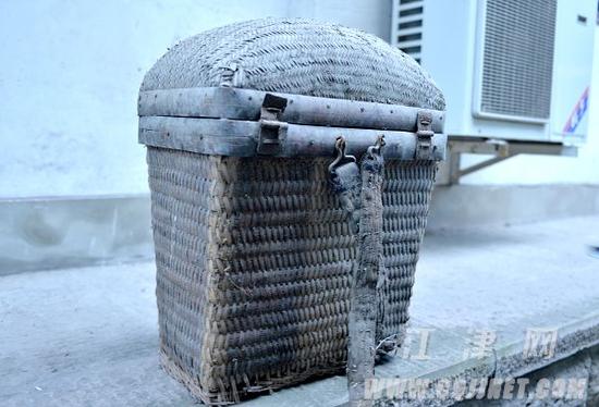 这是赶考用的书箱，在刘栋林的口中，也暗喻“书香门第”。李皓 摄