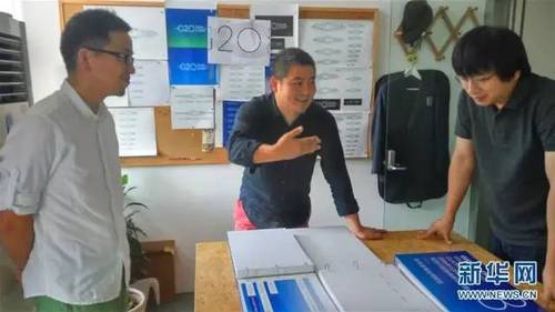 △设计师袁由敏（中）、方宏章（左）和隋焕臣