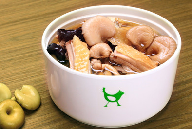 蘑菇冬笋鸡翅汤