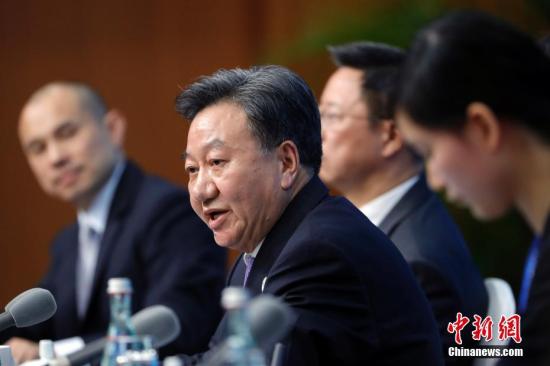 图为姜增伟在会上回答记者提问。 <a target='_blank' href='http://www.chinanews.com/'>中新社</a>记者 盛佳鹏 摄