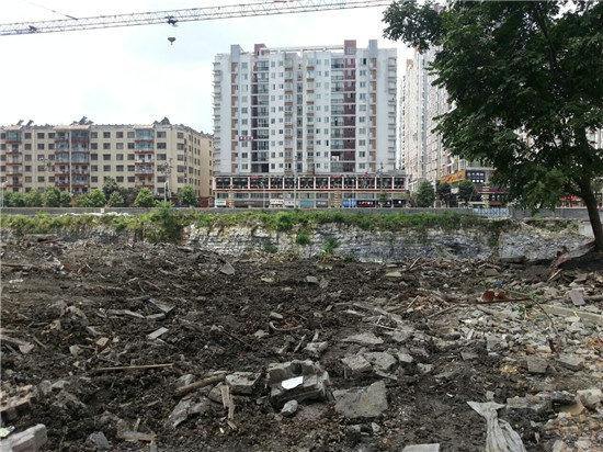 原文配图：龙家民居遭到彻底毁坏。