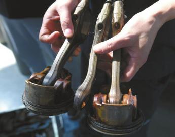 男子酒后找代驾 90万豪车涉水变废铁维修费16万