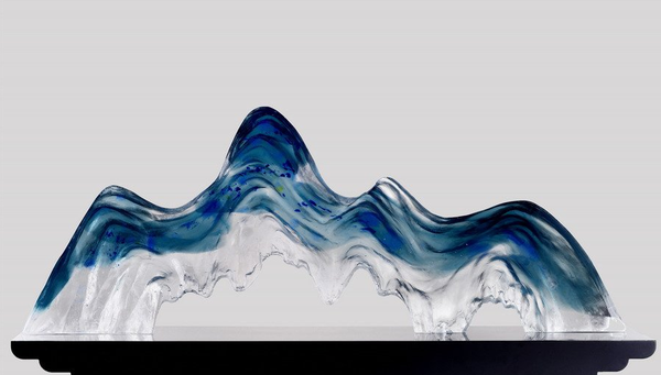 刘立宇，《青未了》，80x30x8cm，水晶玻璃铸造， 2013