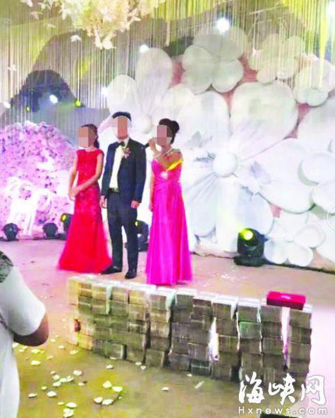 长乐土豪办婚礼 给女方见面礼600万现金摆台上