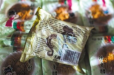 一周后将迎来月饼新标实施后的首个中秋节。近期选购月饼的市民不难发现，不少月饼包装印有新标准号GB/T19855。