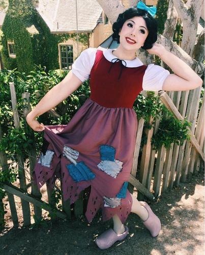 图为理查德扮演的灰姑娘。