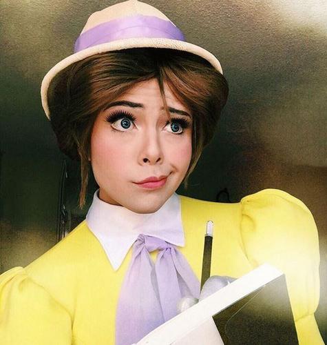 理查德的化妆技术非常高。你能相信这是一个男孩子吗？