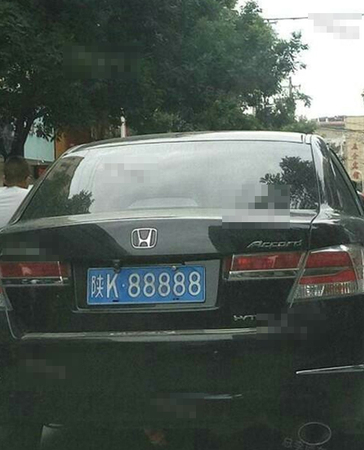 5辆车同挂K88888车牌2