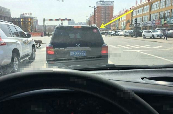 5辆车同挂K88888车牌3