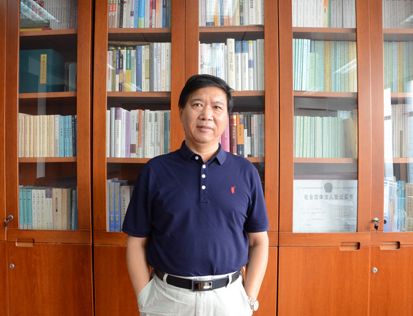 左东岭委员近照