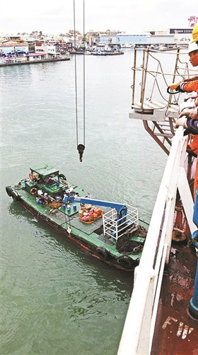 因欠薪等致船员滞留21大陆船员被困高雄港60余天