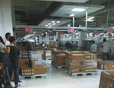 学生每天车间实习10小时：出现过敏等症状