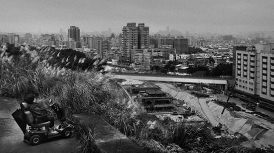 陈界仁《残响世界》