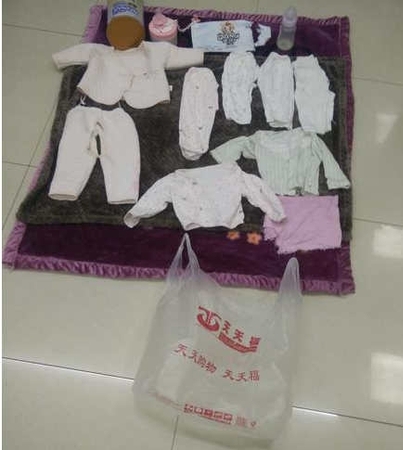 司机深夜捡到男婴