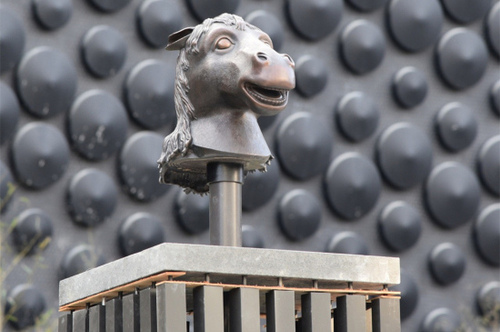 台北故宫将拆除成龙所捐12兽首复制品成龙回应