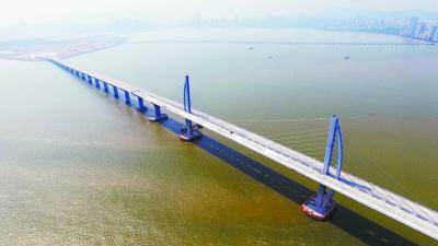 港珠澳大桥主体桥梁贯通 多家在鄂央企参与建设(图)