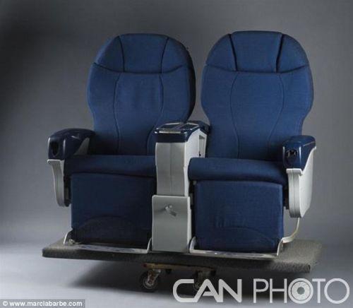 资料图：成套的飞机座椅。