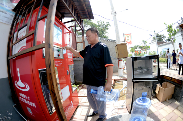 009.jpg中亓固村新村水站设置在村路边，方便适用。